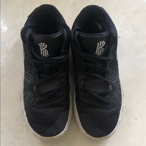 Nike Kyrie Irving 11 - size 4Y